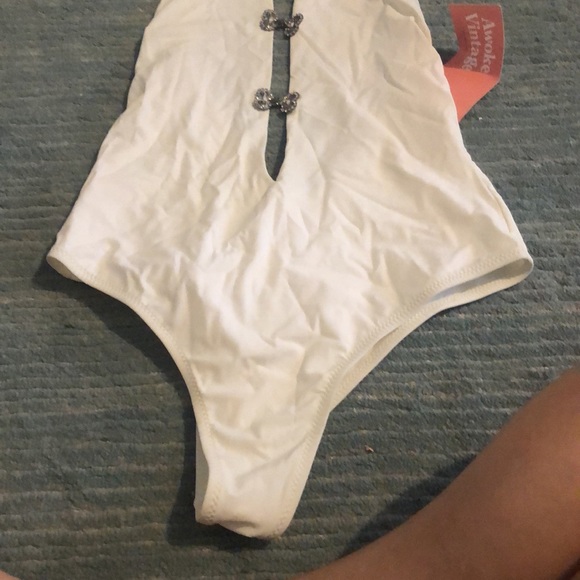 Size S white backless VTG swimsuit with glitter clasp buttons, found in Italy - Picture 5 of 8